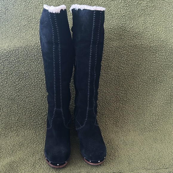 Ugg heeled and clog type knee high boots with real sherpa lining with zipperr - Picture 6 of 8